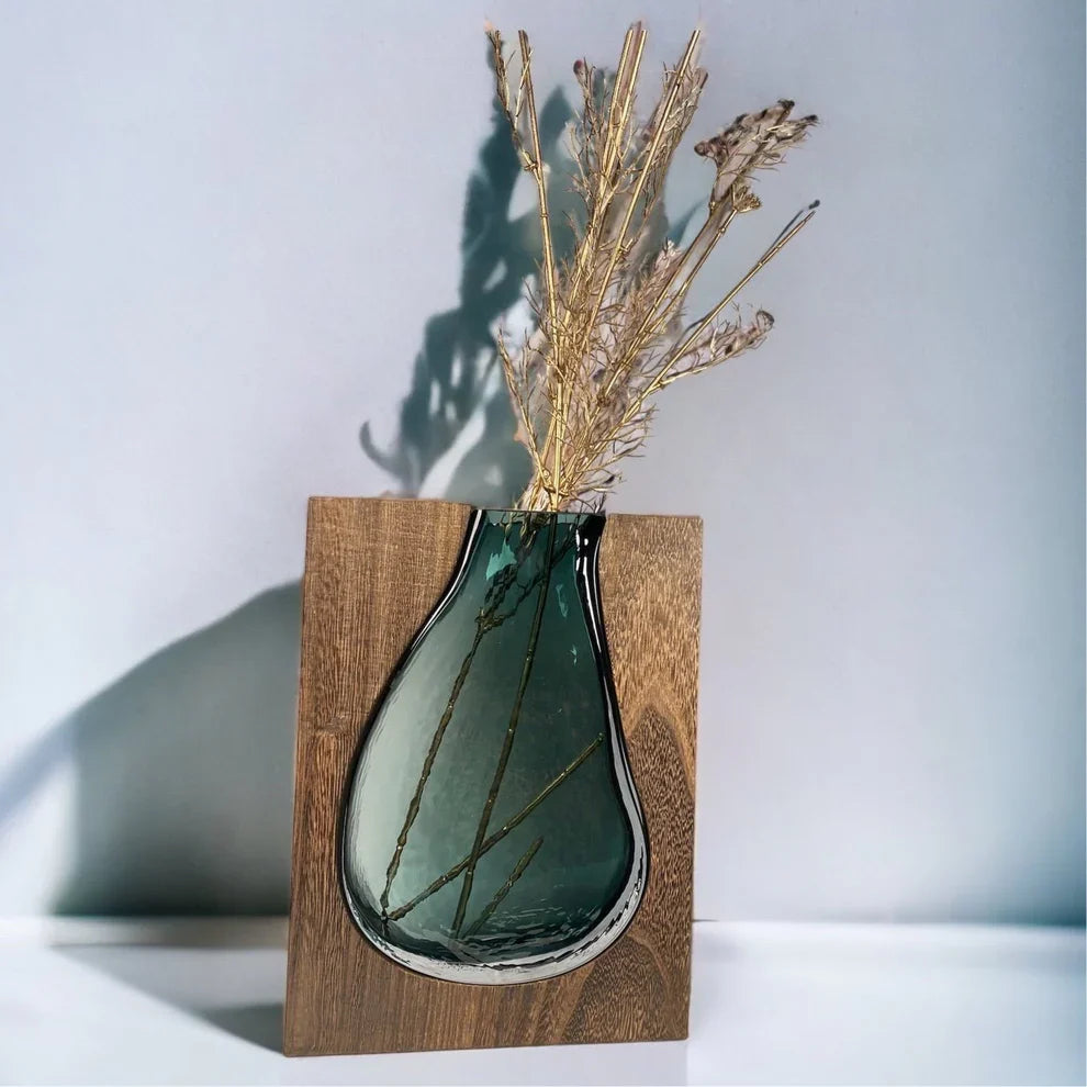 ScandiEdge – Minimalist Vase with Natural Elegance