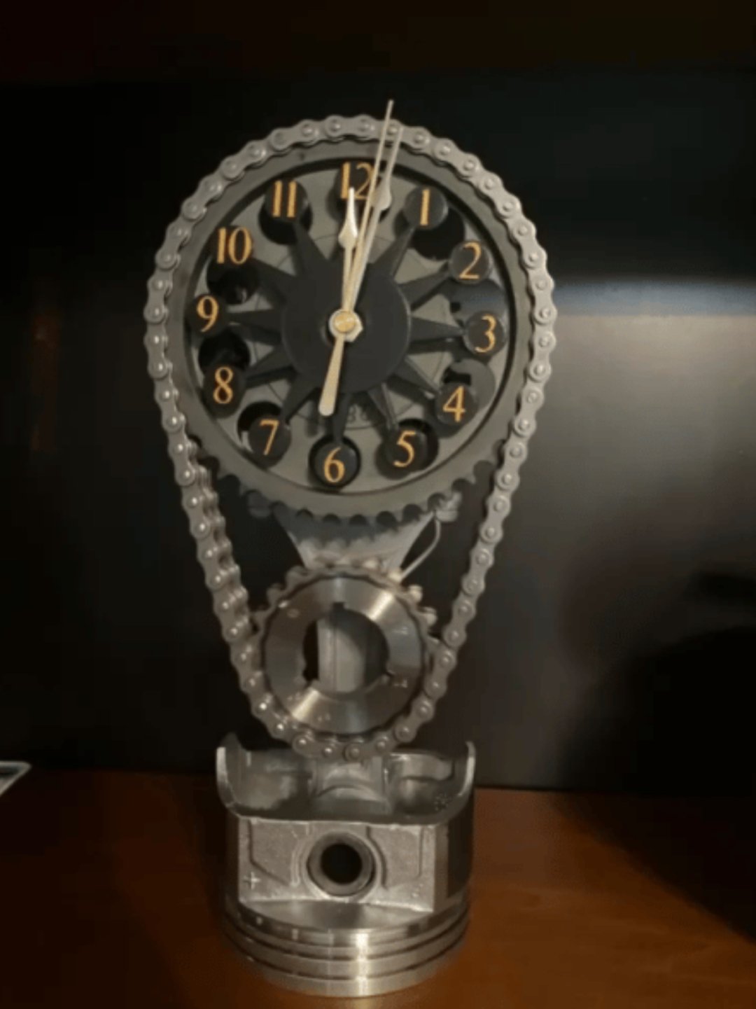 GearGlow – Modern Wall Clock with Intriguing Gear Movement