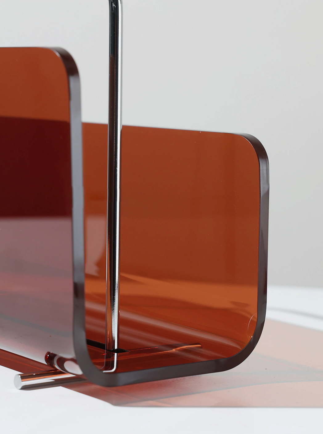 SpectraRack – Transparant Acryl Tijdschriftenrek & Draagbare Boekenkast