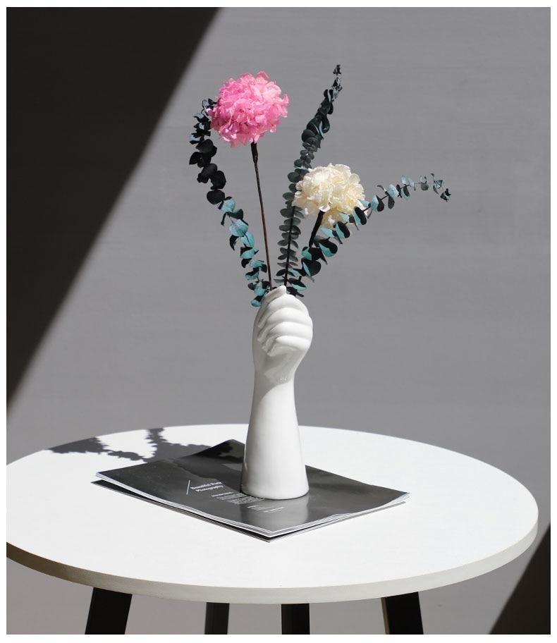 ArteLume Elegant Ceramic Vase – A Stylish Statement Piece for a Modern Interior