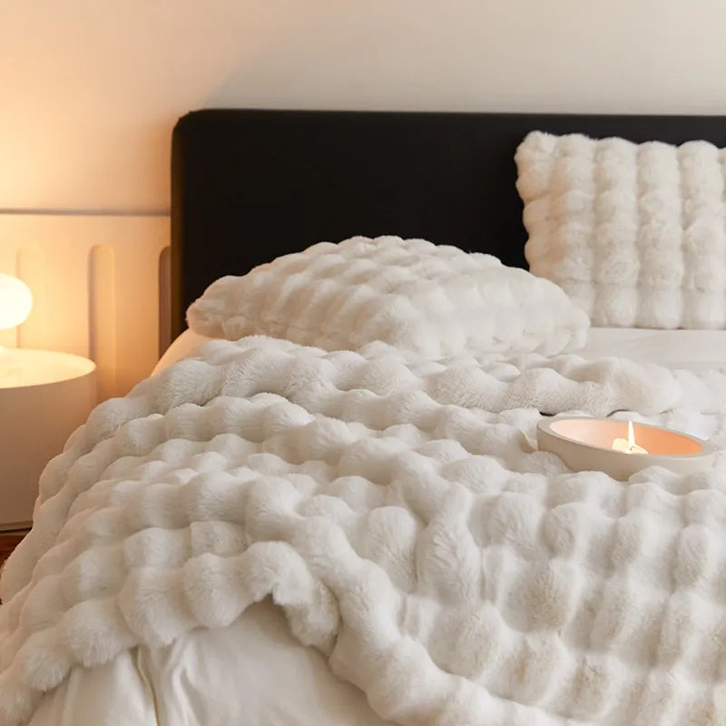 VelvaLuxe – Ultra-Soft Faux-Fur Throw for Pure Coziness