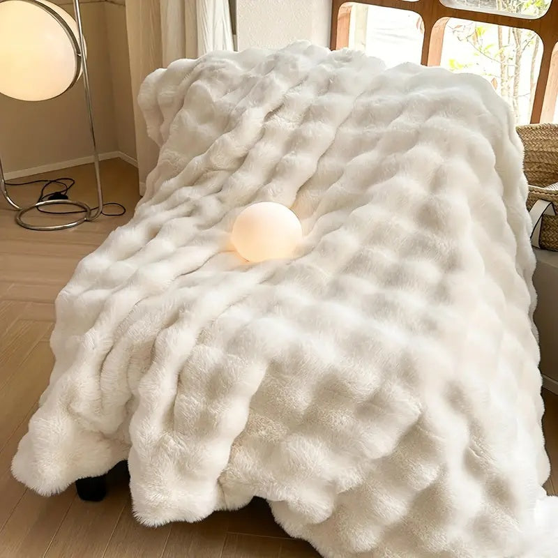 VelvaLuxe – Ultra-Soft Faux-Fur Throw for Pure Coziness