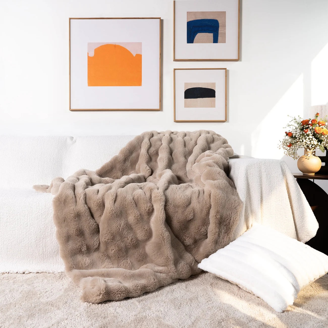 VelvaLuxe – Ultra-Soft Faux-Fur Throw for Pure Coziness