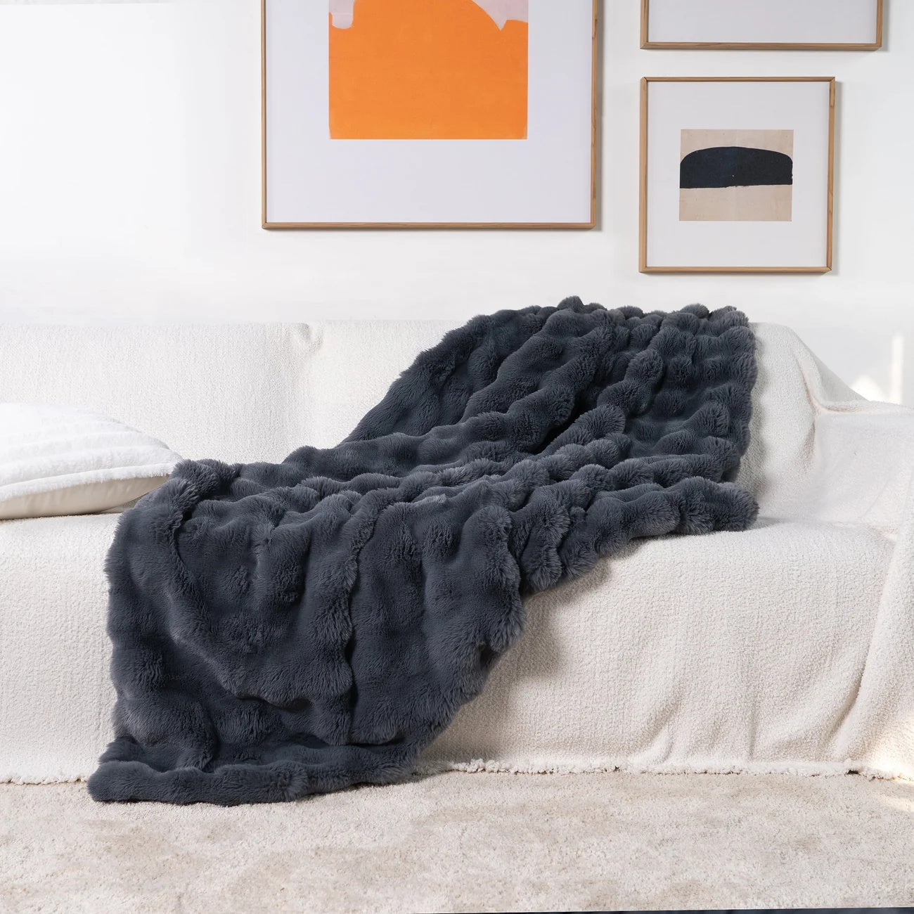VelvaLuxe – Ultra-Soft Faux-Fur Throw for Pure Coziness