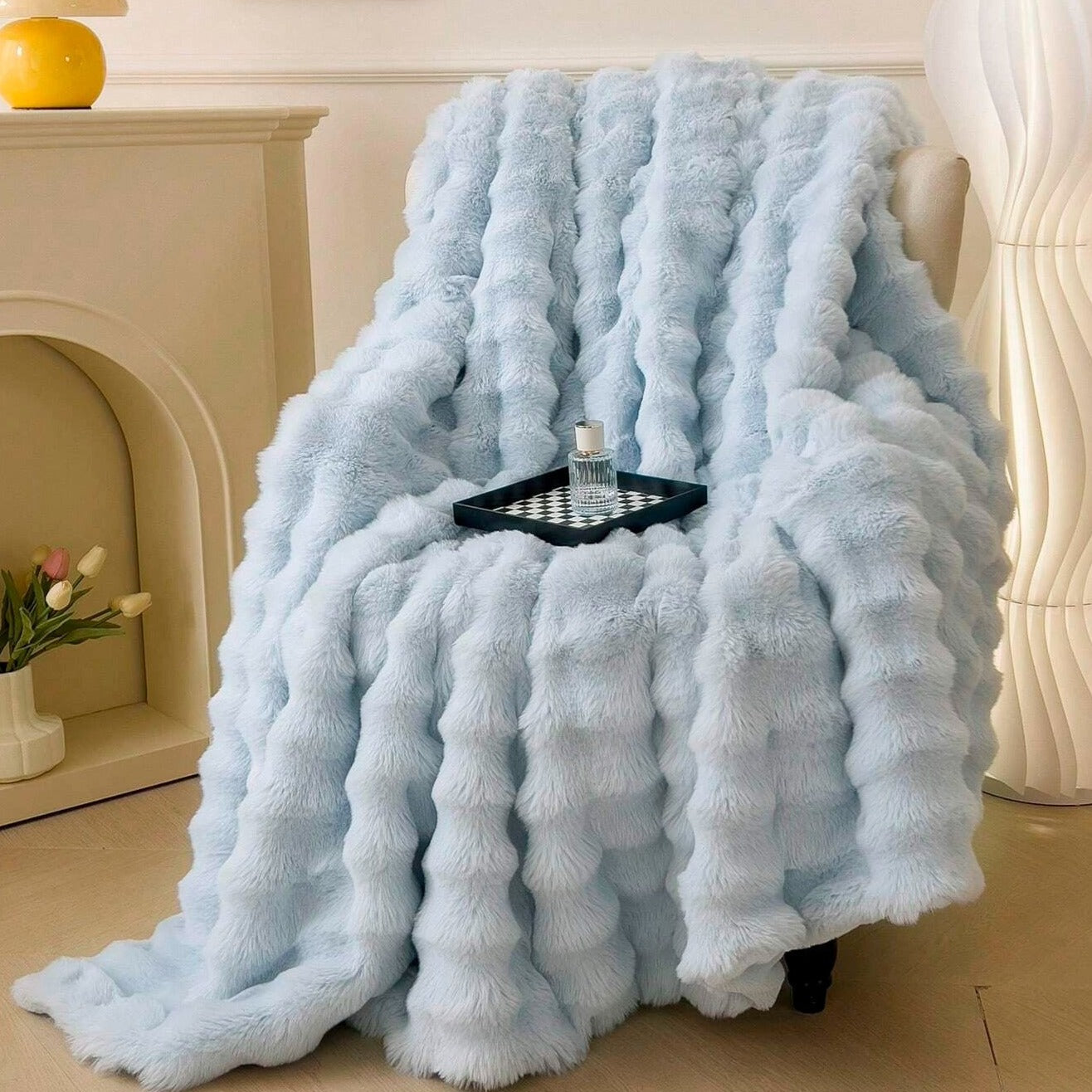 VelvaLuxe – Ultra-Soft Faux-Fur Throw for Pure Coziness