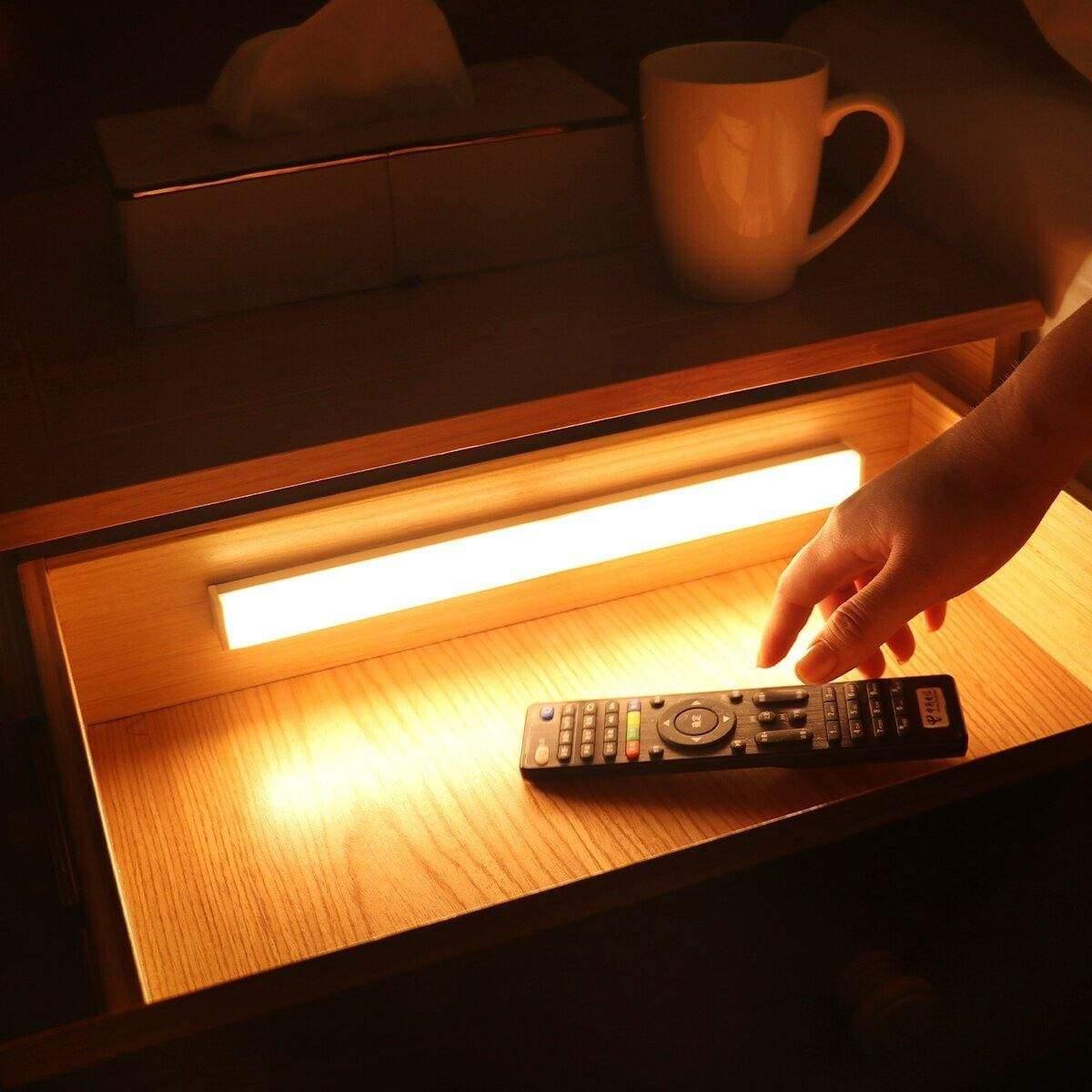 MotionGlow – Modern LED Wall Lamp with Motion Sensor for Functional Elegance