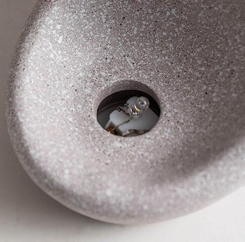 GlowBloom – Illuminated Hydroponic Vase with Modern Elegance