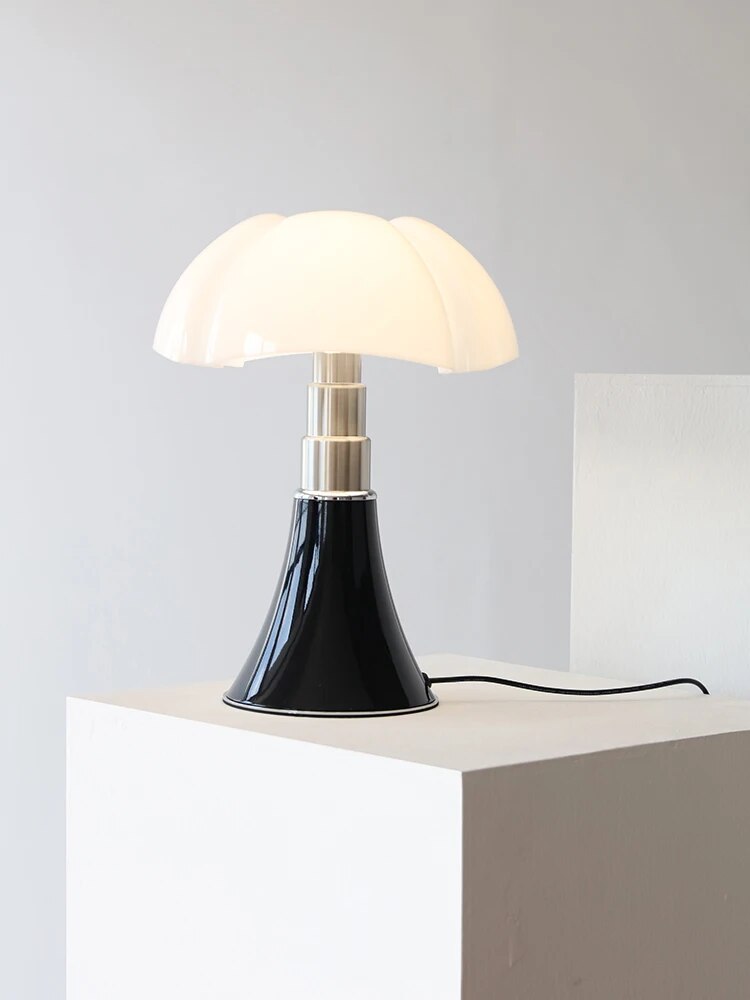 BloomSphere – Luxe Tafellamp met Verfijnd Bloemdesign