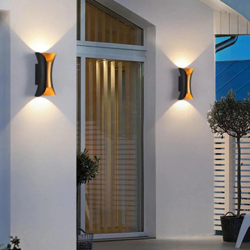 LustriaGlow – Stylish Outdoor Wall Lamp with Weatherproof Design