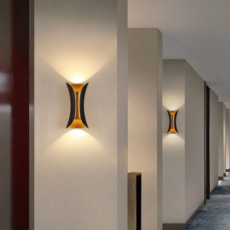 LustriaGlow – Stylish Outdoor Wall Lamp with Weatherproof Design