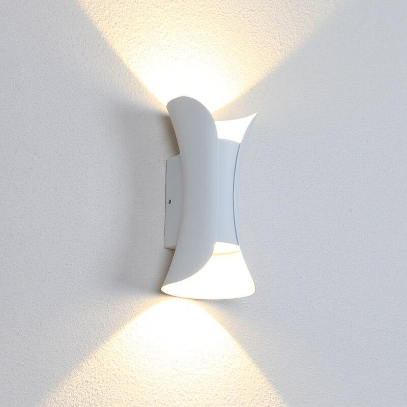 LustriaGlow – Stylish Outdoor Wall Lamp with Weatherproof Design
