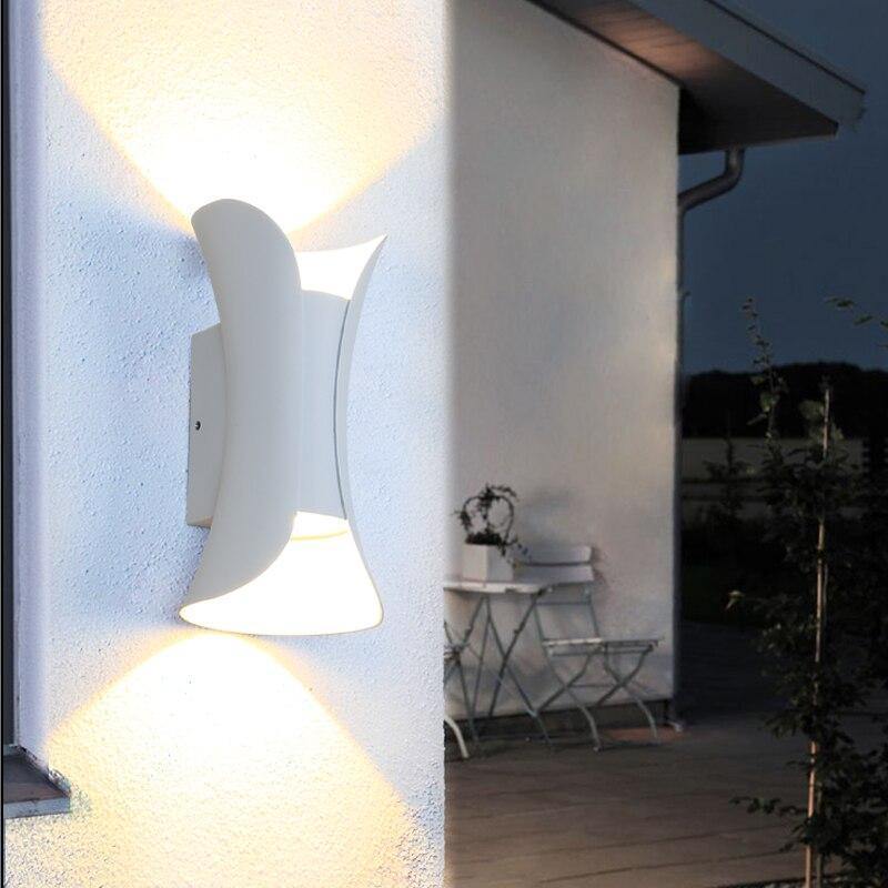 LustriaGlow – Stylish Outdoor Wall Lamp with Weatherproof Design