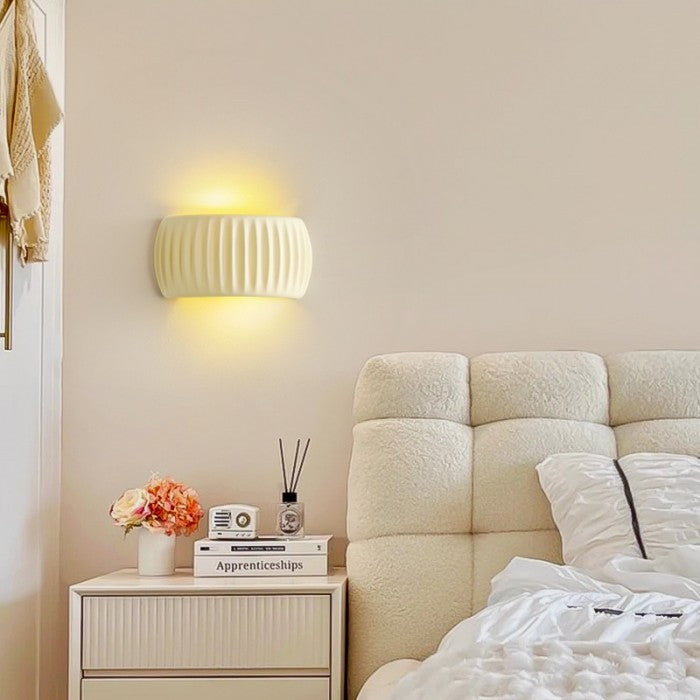 RibbedGlow – Luxury Wall Lamp with Modern Elegance