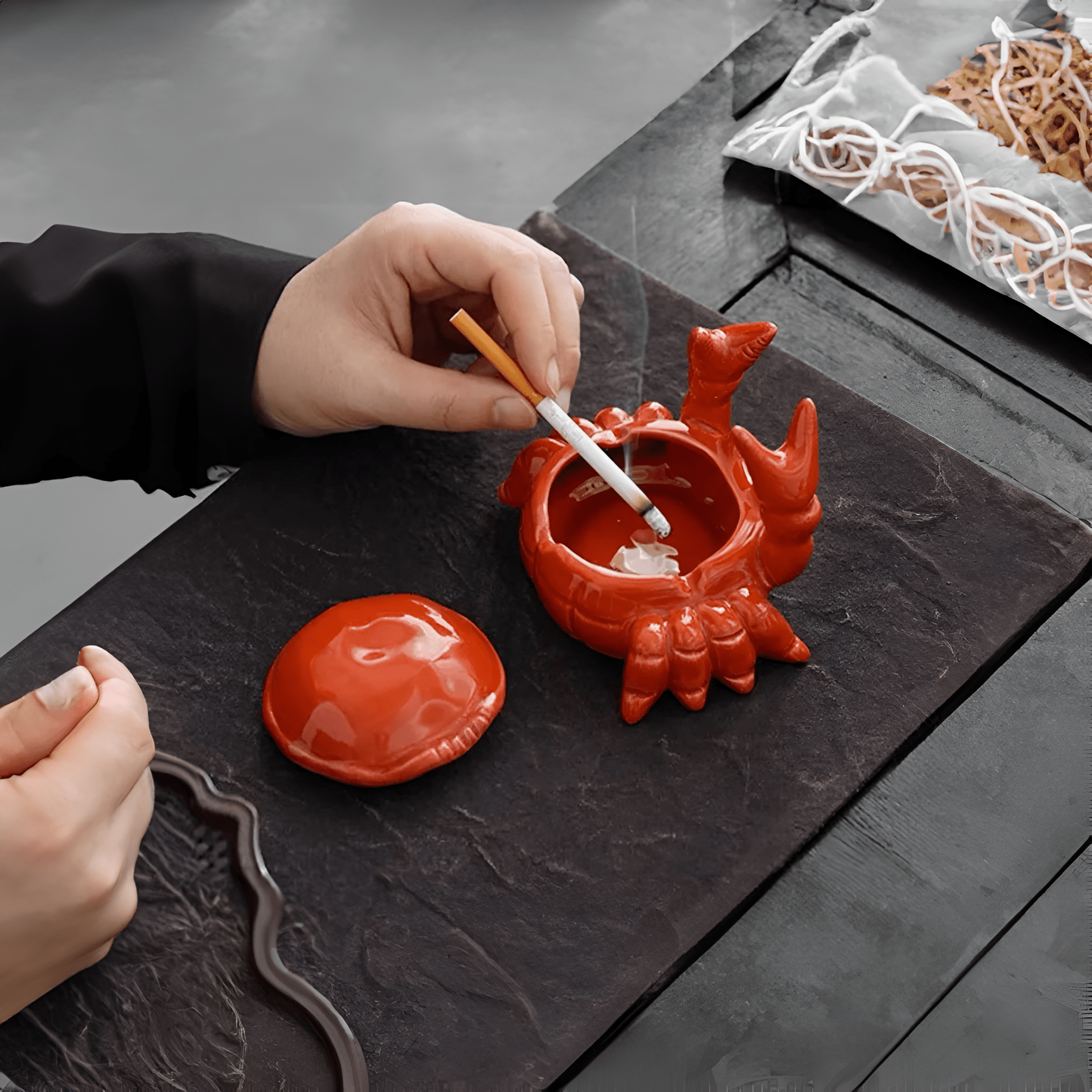 CeramiQ – Luxury Ashtray in Oriental Style with Unique Crab Design