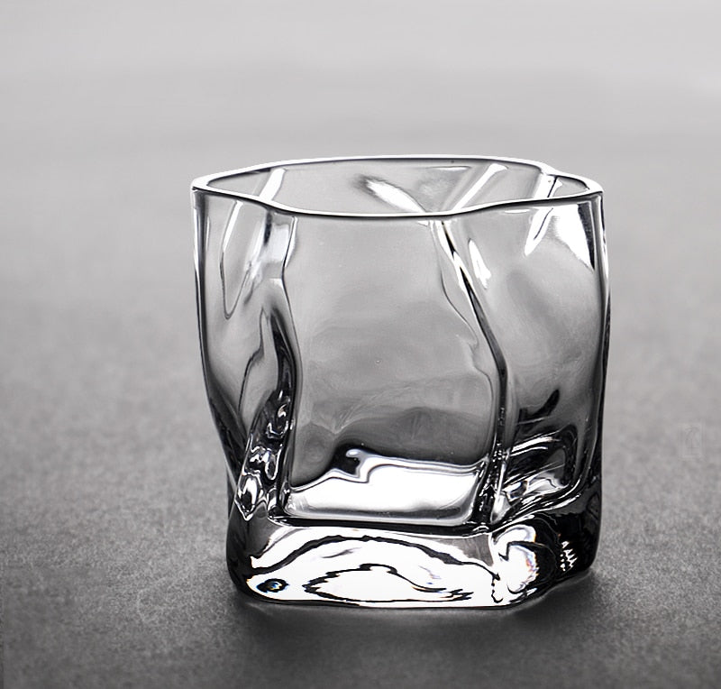 VerreLuxe – Exquise Whiskyglazenset met Dynamisch Vervormd Design