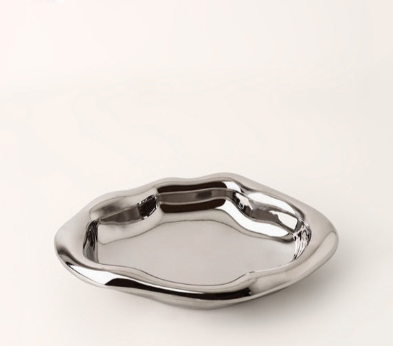 LustraTray – Shiny Ceramic Bowl with Unique Design