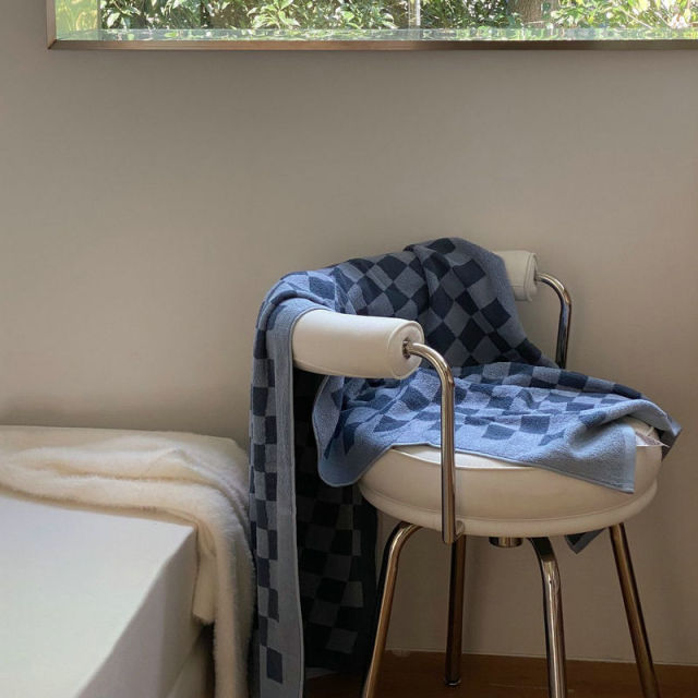 BowLift Luxe Cotton Towel | Retro Chic for a Stylish Bathroom Interior