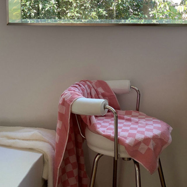 BowLift Luxe Cotton Towel | Retro Chic for a Stylish Bathroom Interior
