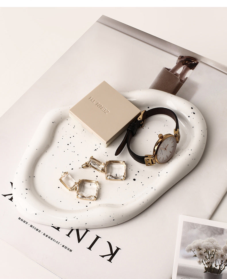 LustraTray – Shiny Ceramic Bowl with Unique Design
