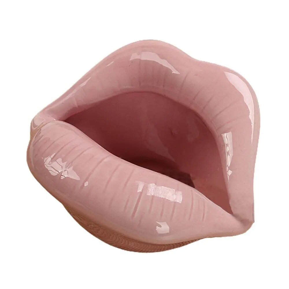 LipArt – Playful Ceramic Ashtray with Creative Design