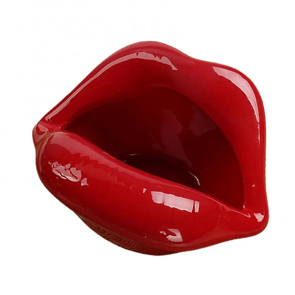 LipArt – Playful Ceramic Ashtray with Creative Design