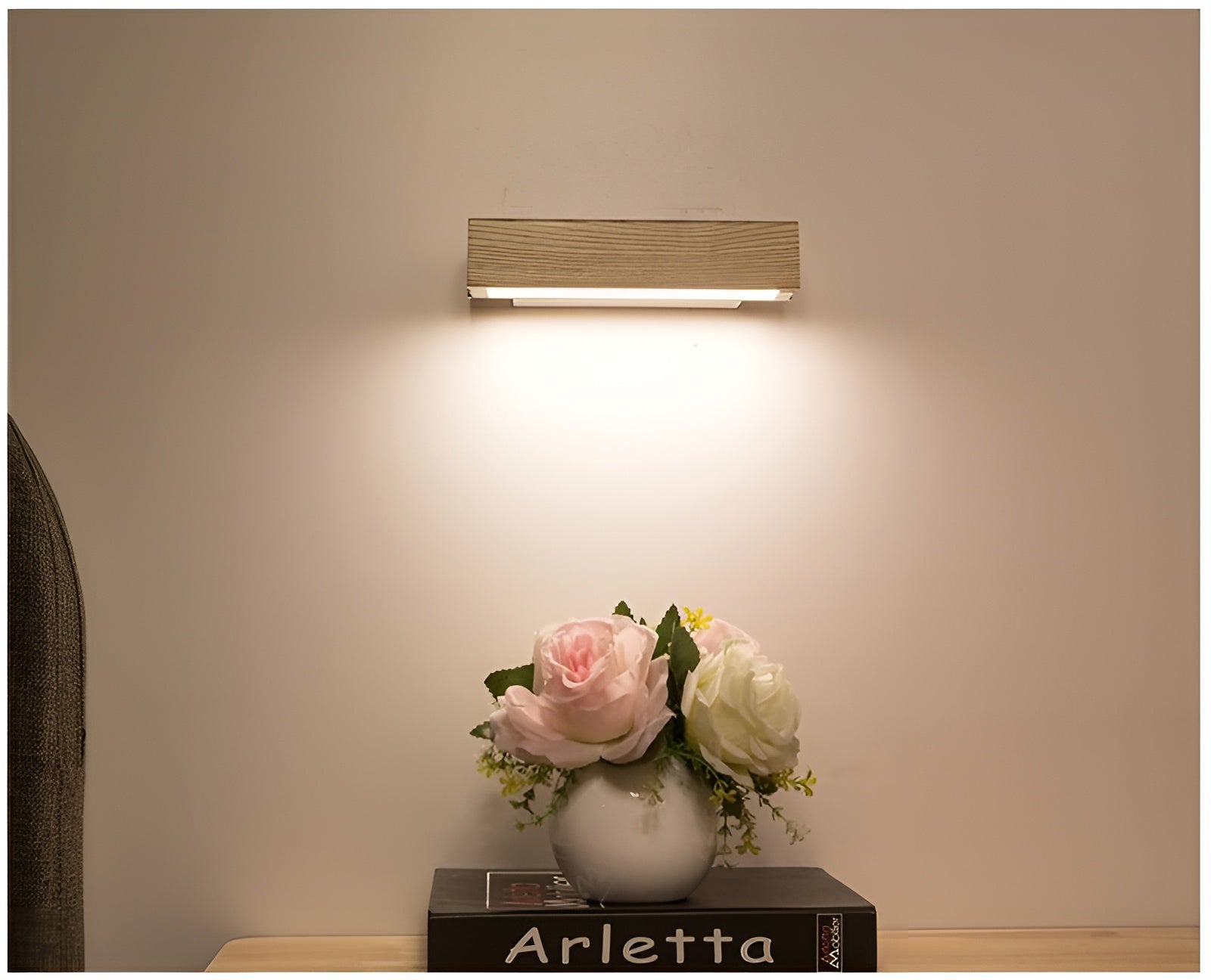 LumiHout – Luxury Wall Lamp with Rotatable LED Lighting