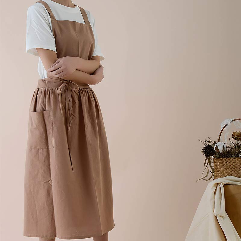 MaisonVire Elegance – Luxury Cotton Kitchen Apron with Cross Straps and Practical Pockets for a Stylish Look