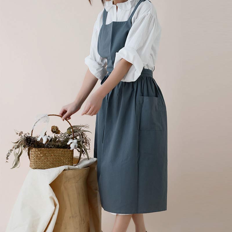 MaisonVire Elegance – Luxury Cotton Kitchen Apron with Cross Straps and Practical Pockets for a Stylish Look