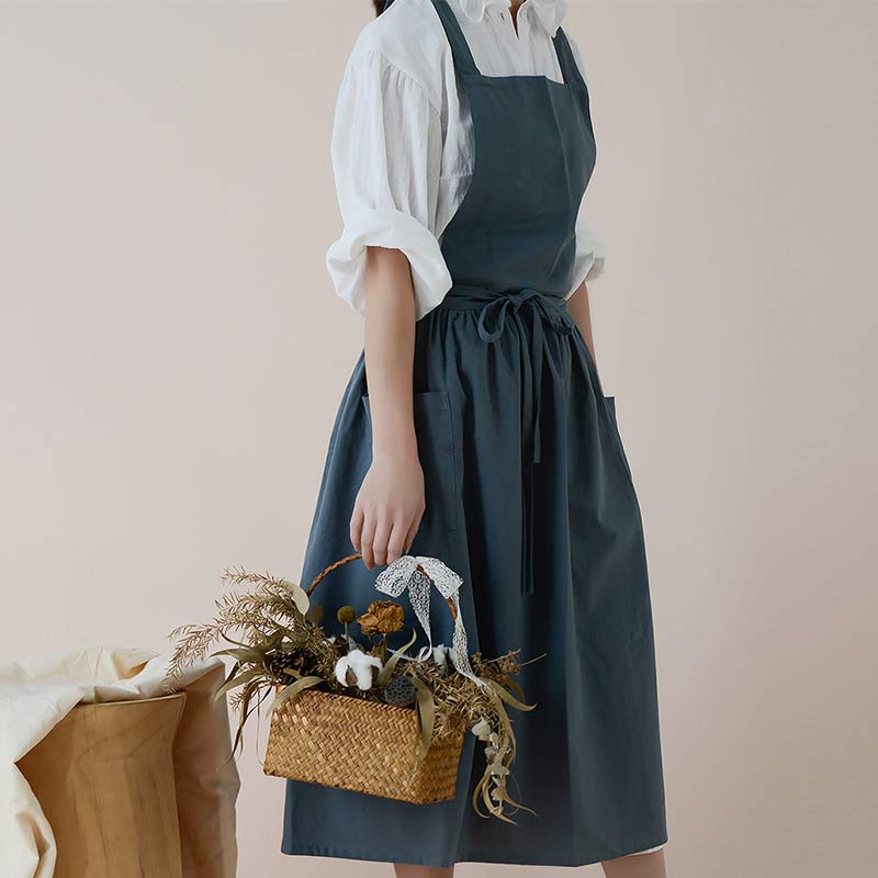 MaisonVire Elegance – Luxury Cotton Kitchen Apron with Cross Straps and Practical Pockets for a Stylish Look