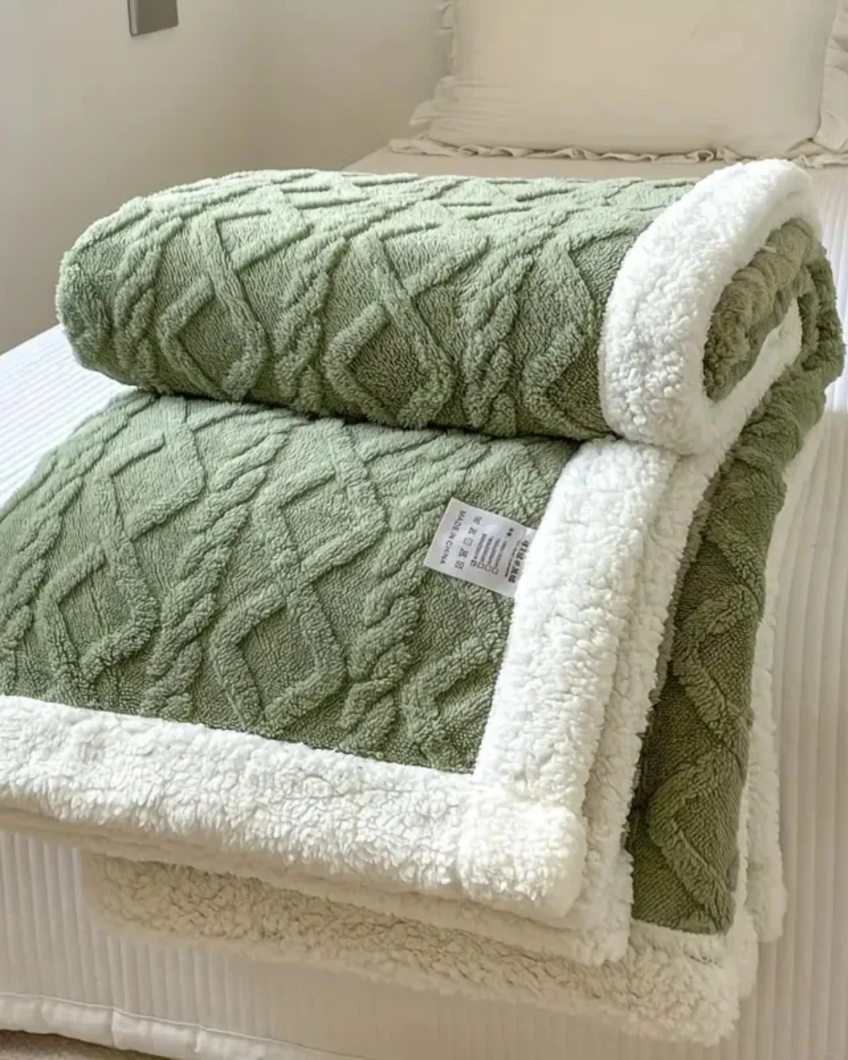 Beautiful Home – Luxury Snuggle Blanket with Velvet Soft Texture for Ultimate Comfort