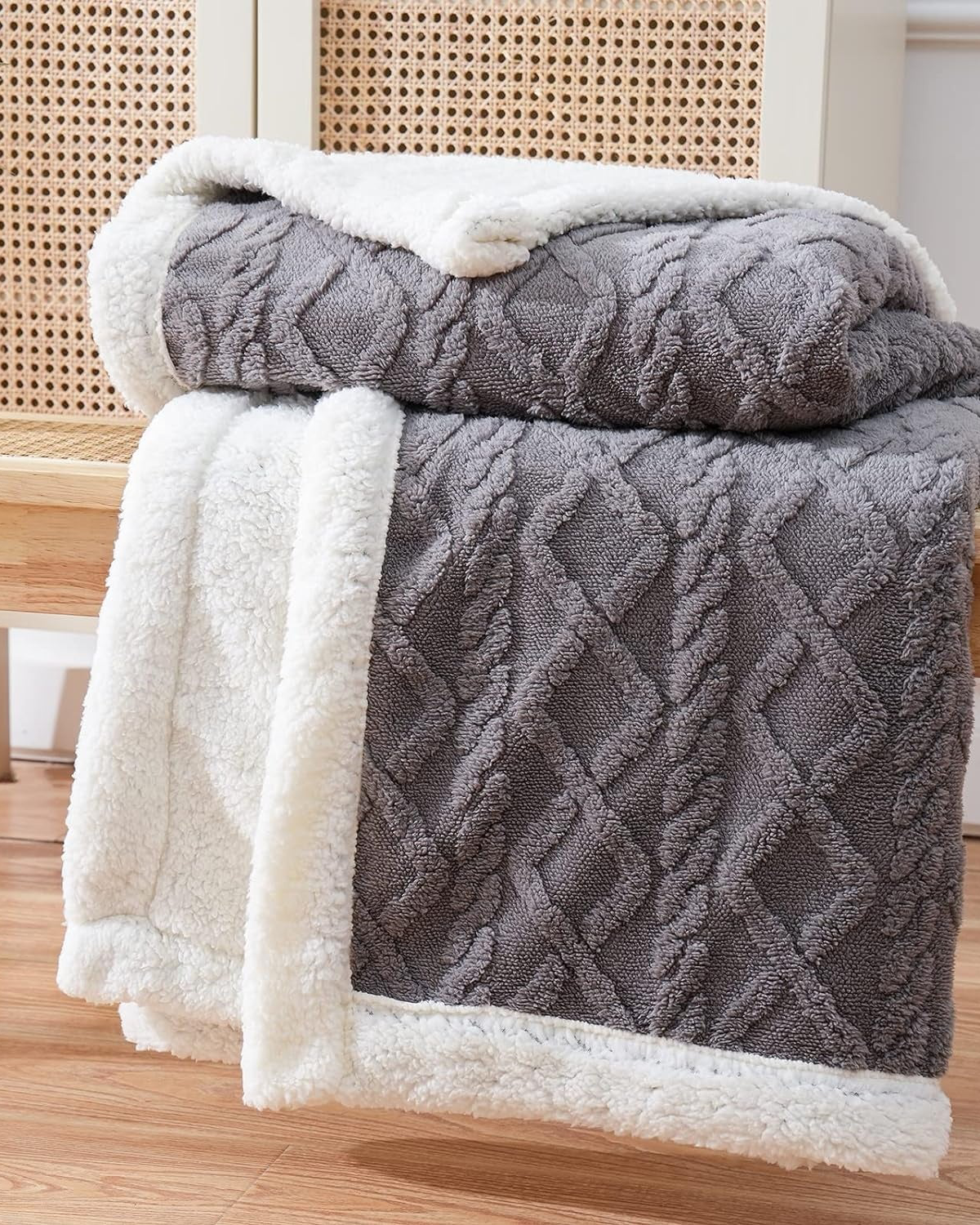 Beautiful Home – Luxury Snuggle Blanket with Velvet Soft Texture for Ultimate Comfort