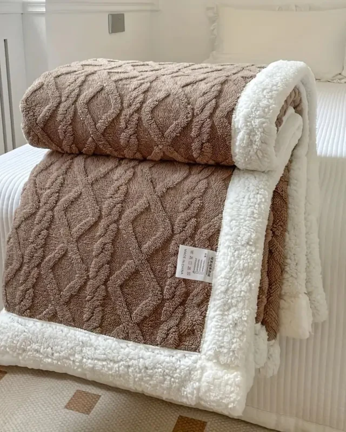 Beautiful Home – Luxury Snuggle Blanket with Velvet Soft Texture for Ultimate Comfort