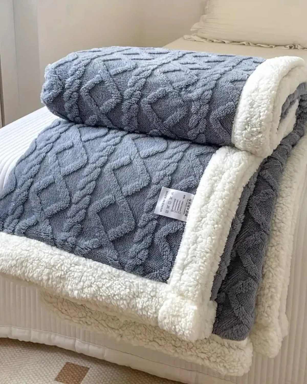 Beautiful Home – Luxury Snuggle Blanket with Velvet Soft Texture for Ultimate Comfort