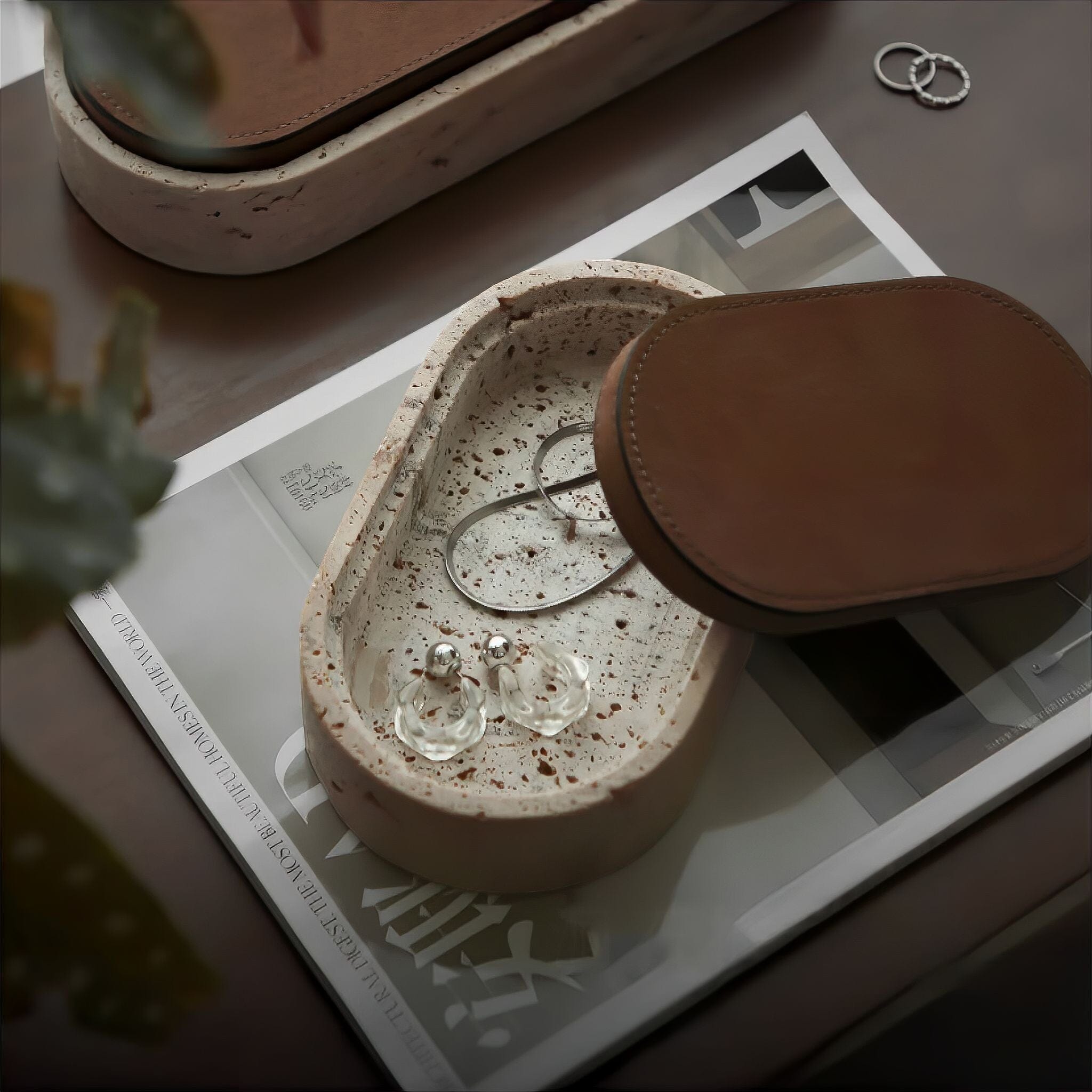 Boîte à bijoux en travertin ovale avec couvercle en cuir – boîte de rangement décorative en pierre