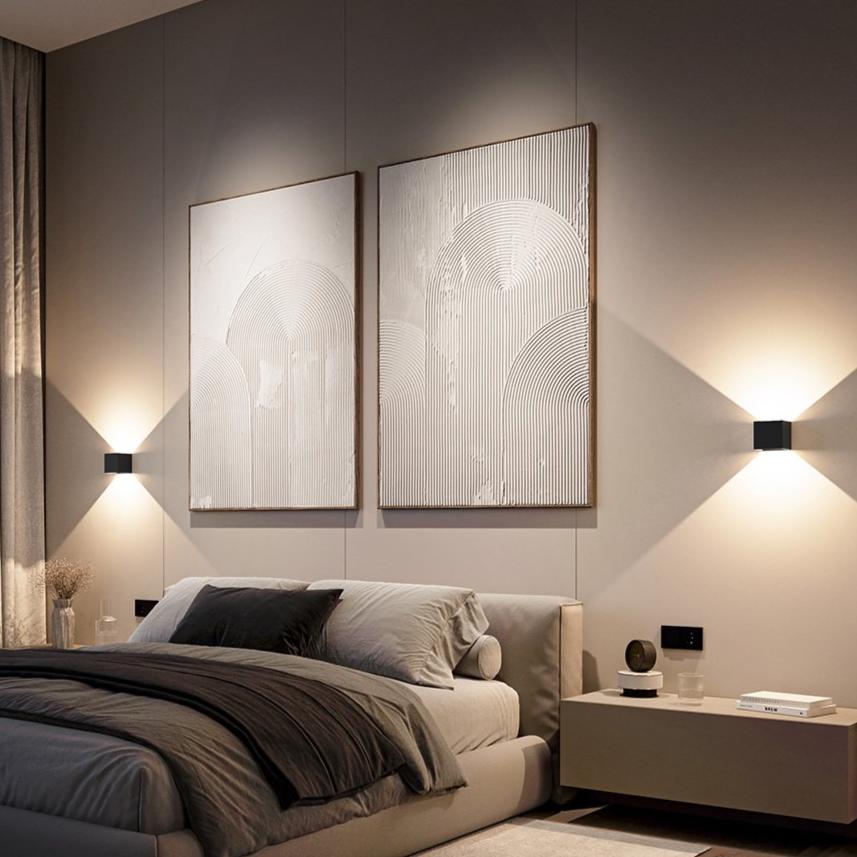 Xena – LED Wall Lamp with Adjustable Light Valves