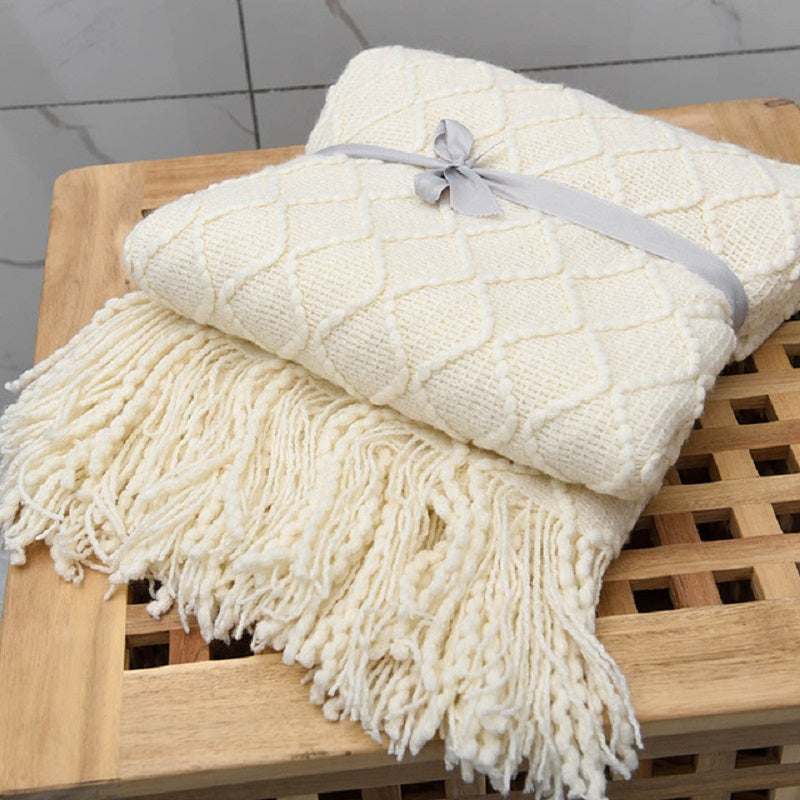 LumiWeave Luxe Knitted Throw – For a Warm & Stylish Interior