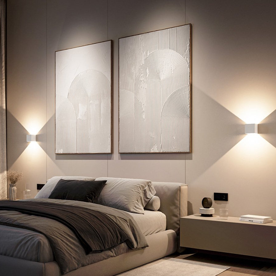 Xena – LED Wall Lamp with Adjustable Light Valves