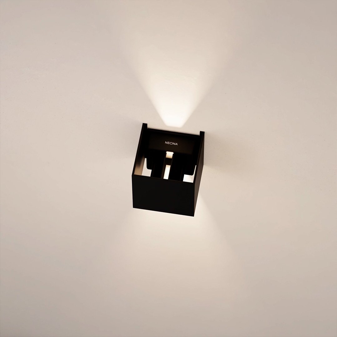 Xena – LED Wall Lamp with Adjustable Light Valves