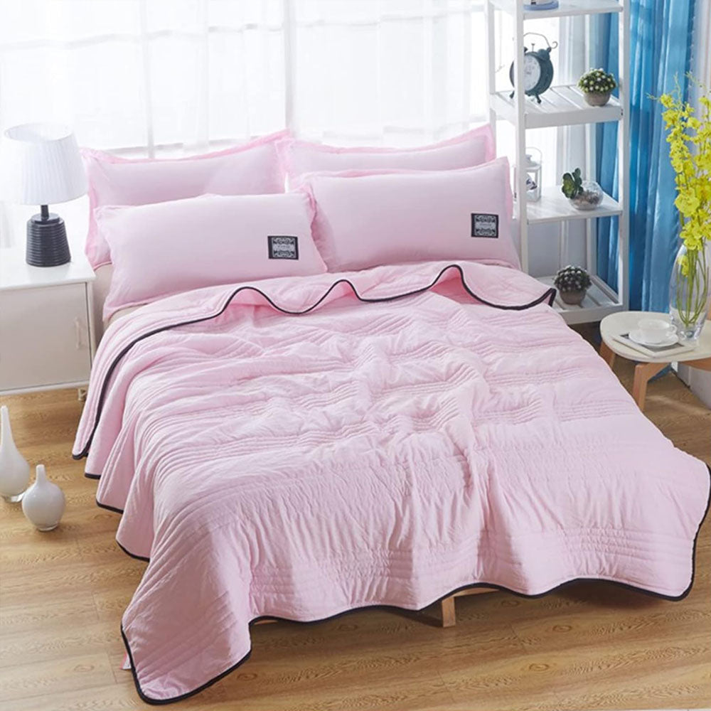 GlacierBreeze – Luxe Cooling Blanket for Ultimate Sleep Comfort