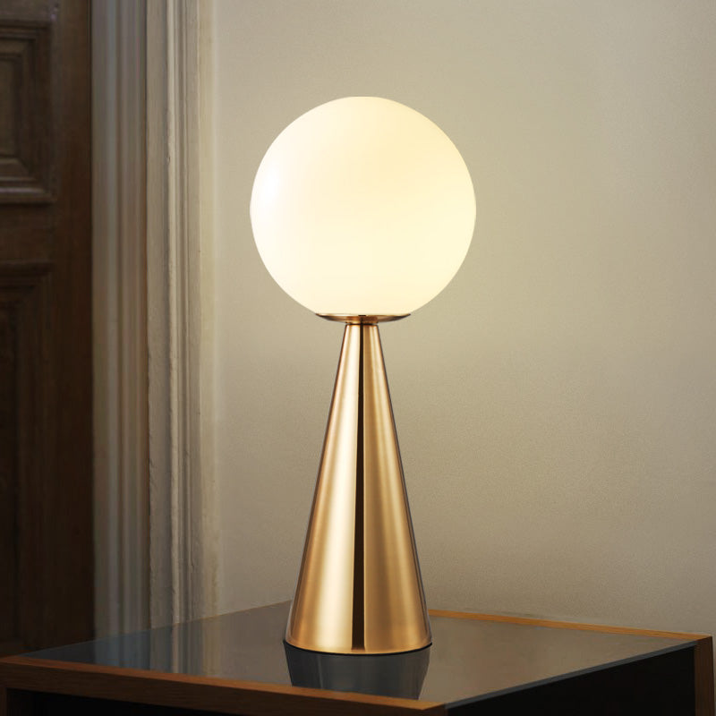 Lampe de Table Moderne en Laiton avec Globe en Verre Opalin pour Chambre et Salon
