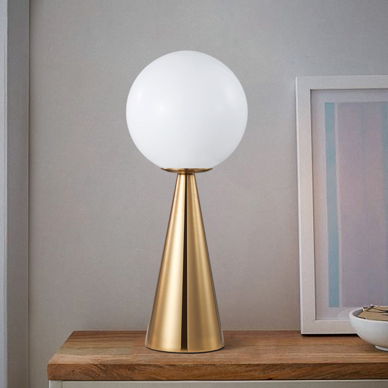 Lampe de Table Moderne en Laiton avec Globe en Verre Opalin pour Chambre et Salon