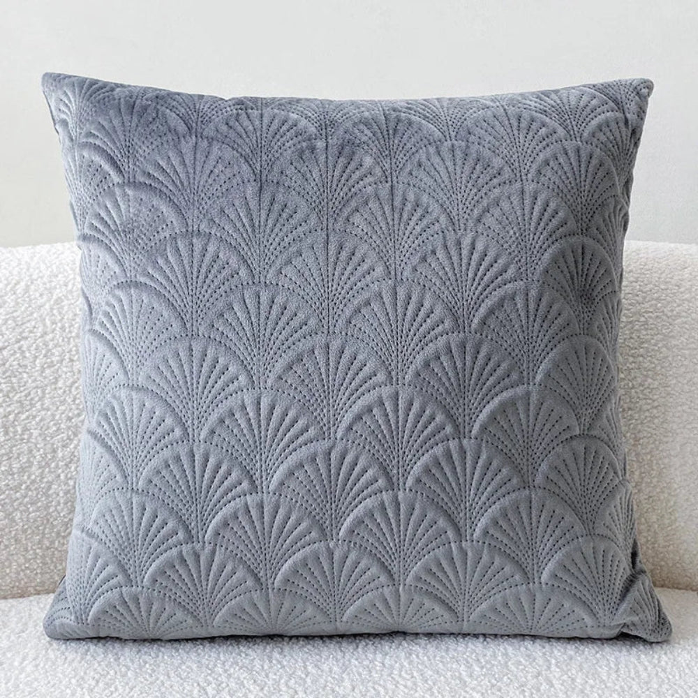 VeluMar – Velvet Shell Cushion Cover with Elegant Coastal Style