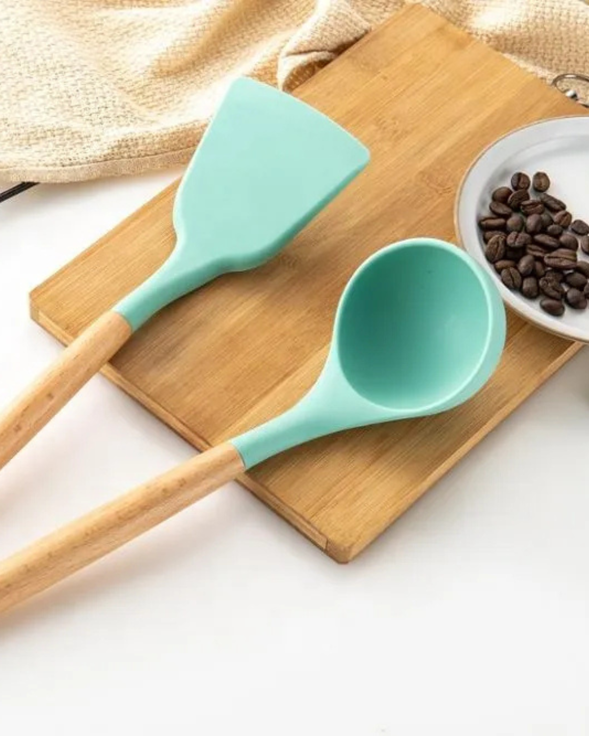 Naturéa – Eco-friendly Silicone Kitchen Set with Bamboo Handles (12-piece)
