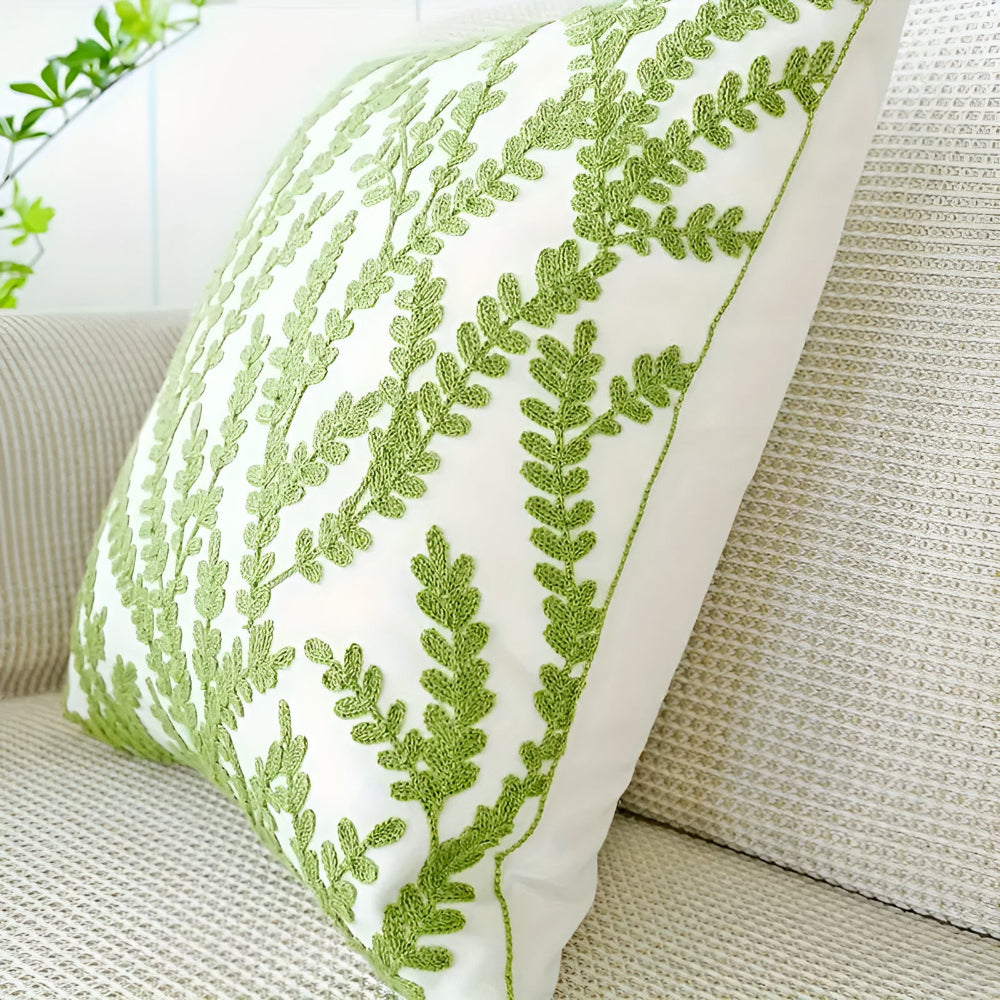 LeafLuxe Pillowcase – Stylish Natural Elegance for a Fresh Interior
