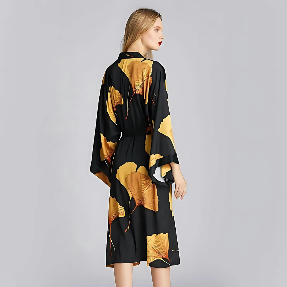 VelvetAura – Elegant Lichtgewicht Badjas met Gouden Accenten voor Stijlvol Ontspannen