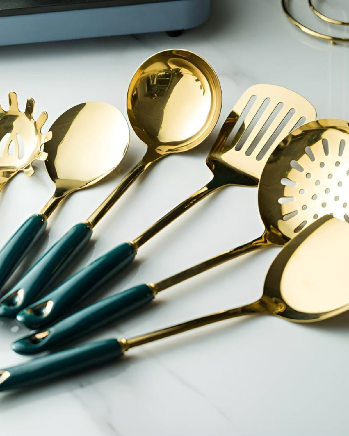 Éclat Gourmet – Luxury Cookware Set with Gold Finish and Elegant Details