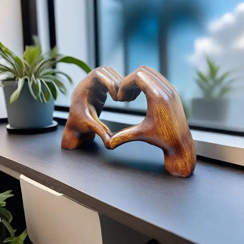 HeartEvoke – Elegante Resin Sculptuur voor Tijdloze Romantiek