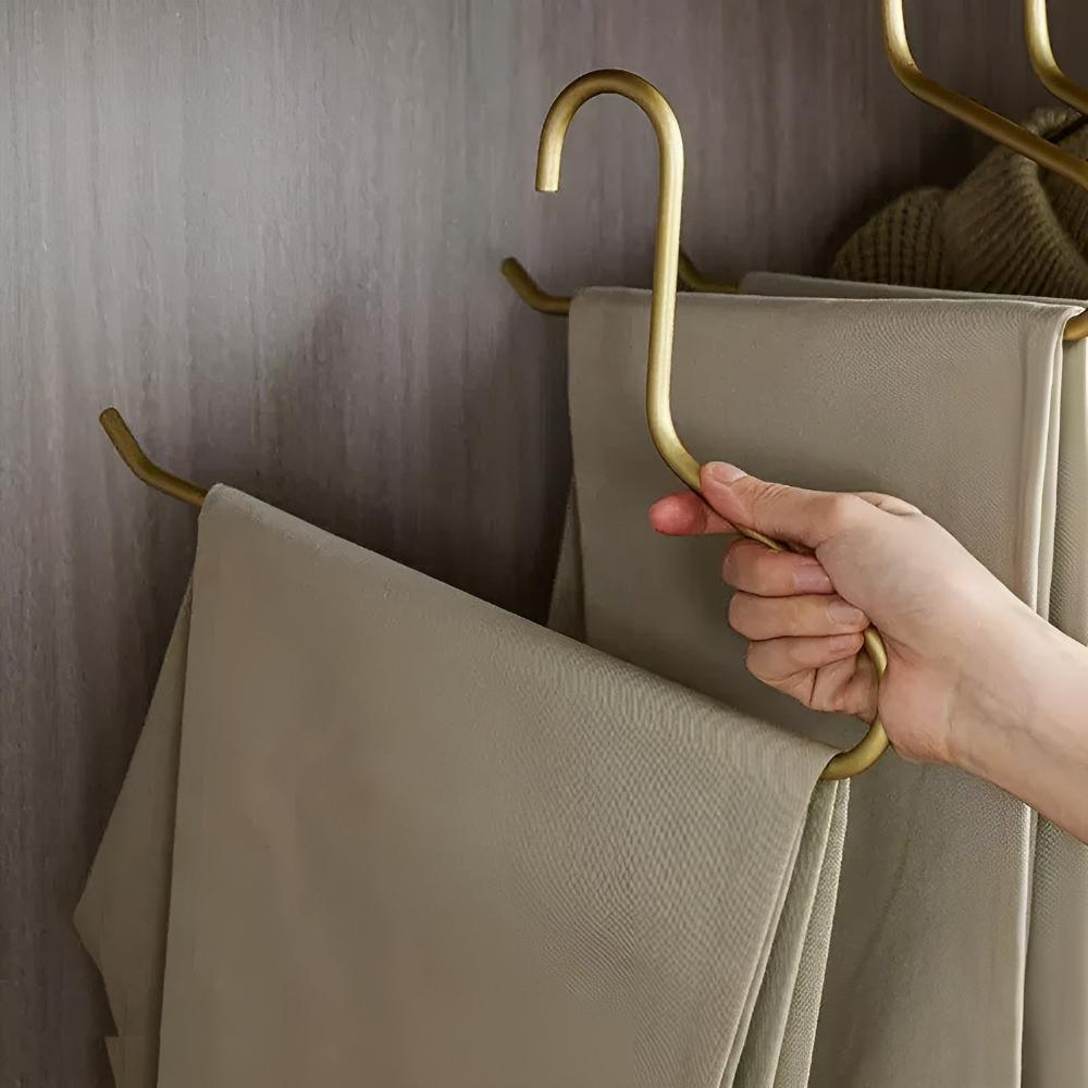 LumeForm Luxe Metal Clothes Hangers – Stylish Organization for a Refined Wardrobe