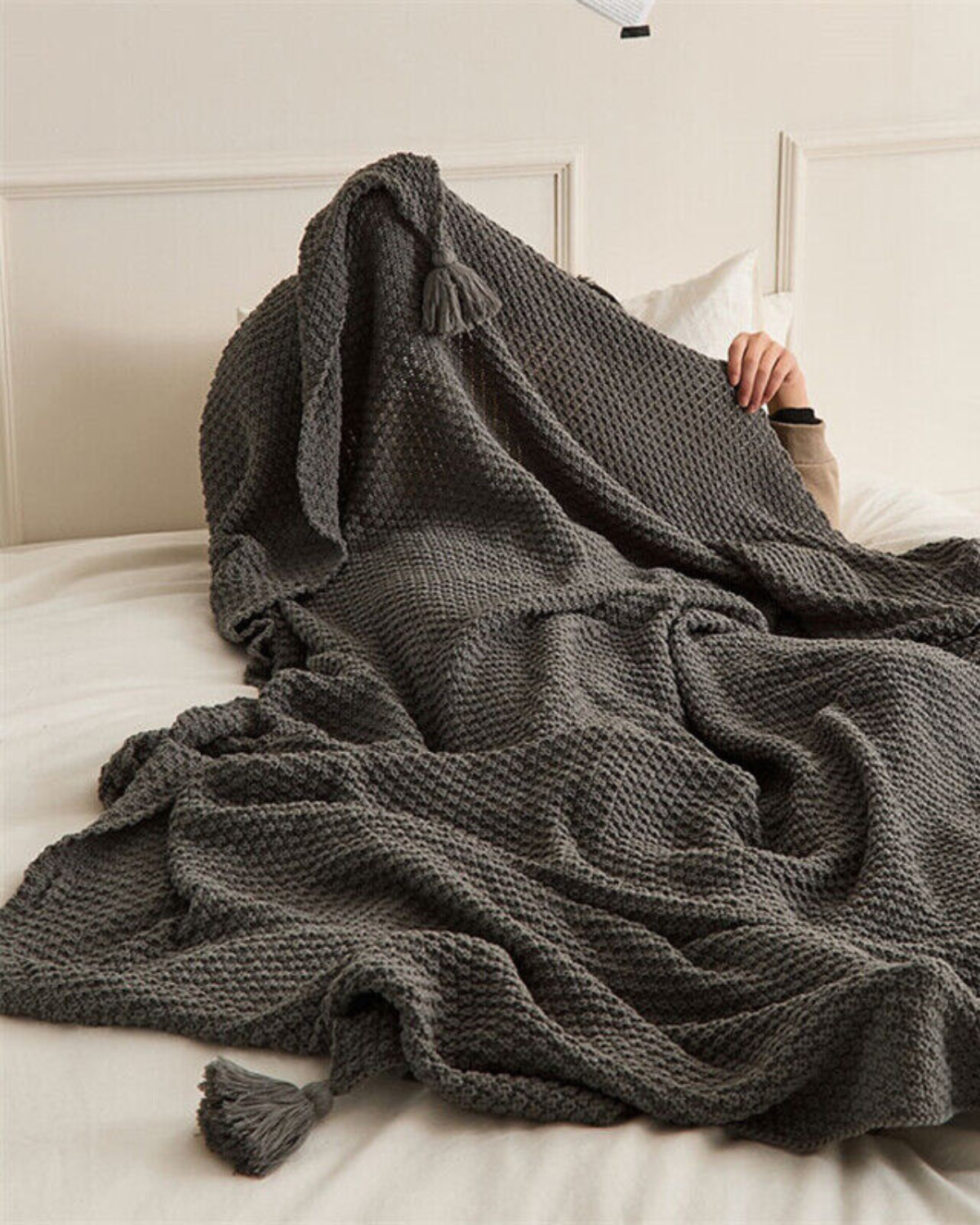 Rêve Maison – Luxury Knitted Throw with Subtle Fringe Details