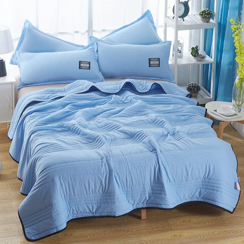 GlacierBreeze – Luxe Cooling Blanket for Ultimate Sleep Comfort